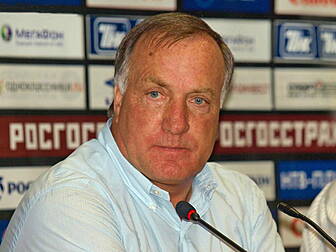 Black Cats appoint Advocaat ou...